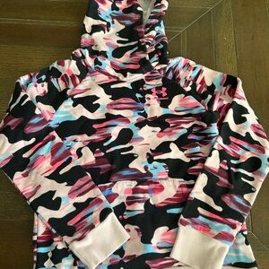 Under Armour Camo Sweatshirt, girls size YM